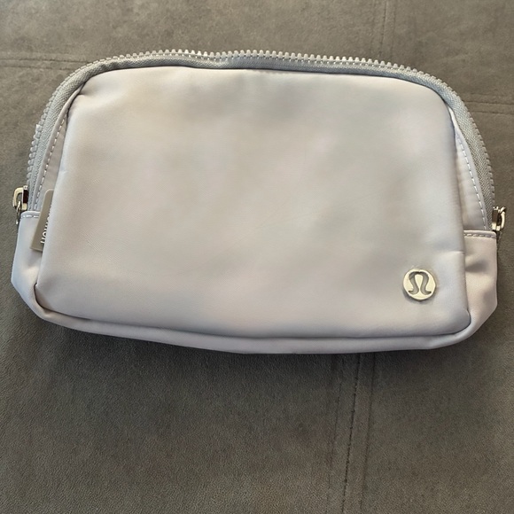 lululemon athletica Handbags - Lululemon Everywhere Belt Bag 1L